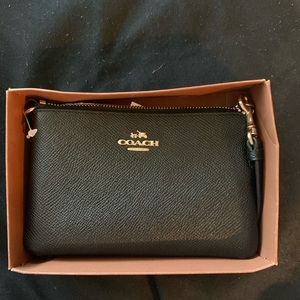 Women’s coach wallet( brand new with tags!)
